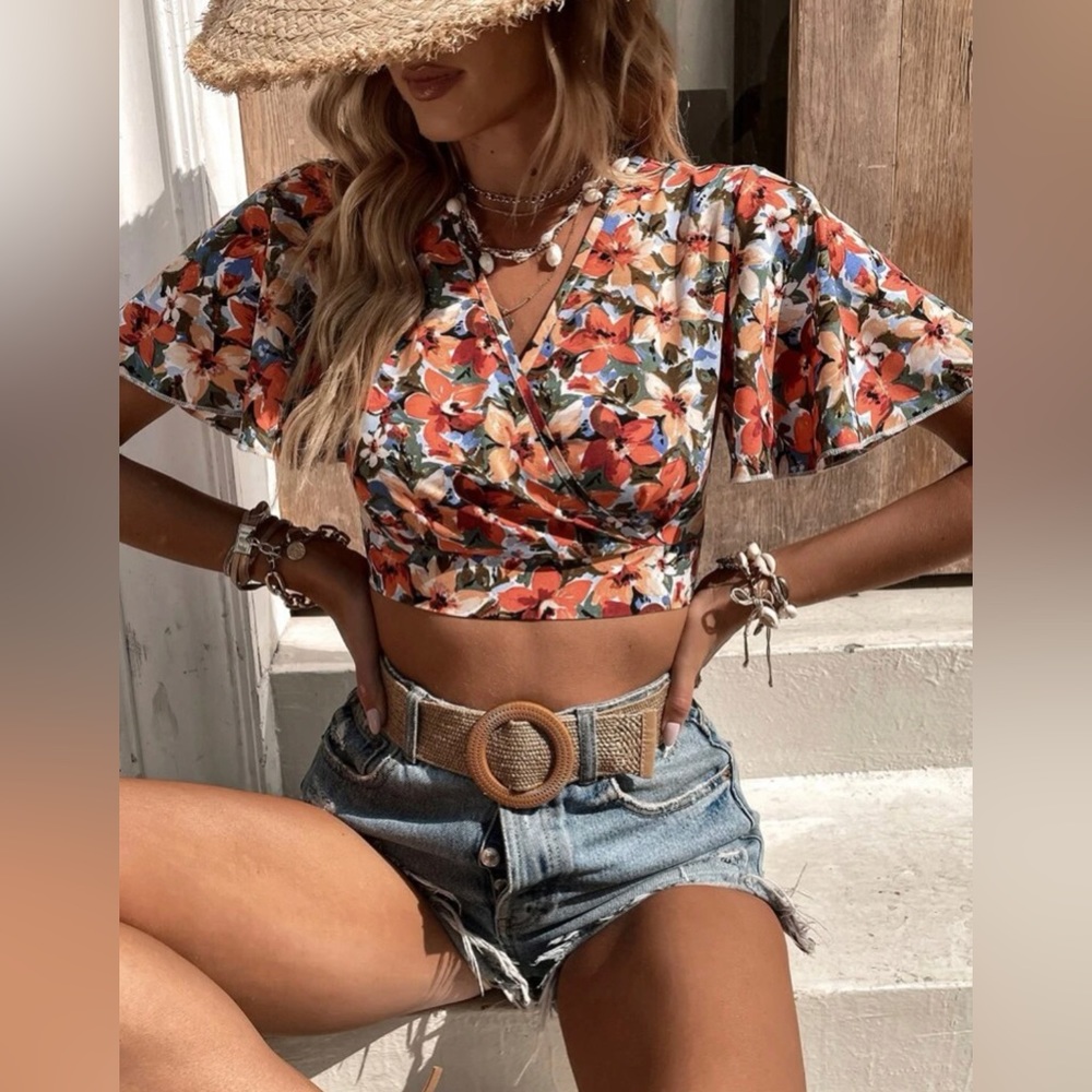 Floral print Toe back butterfly Sleeve Crop Blouse